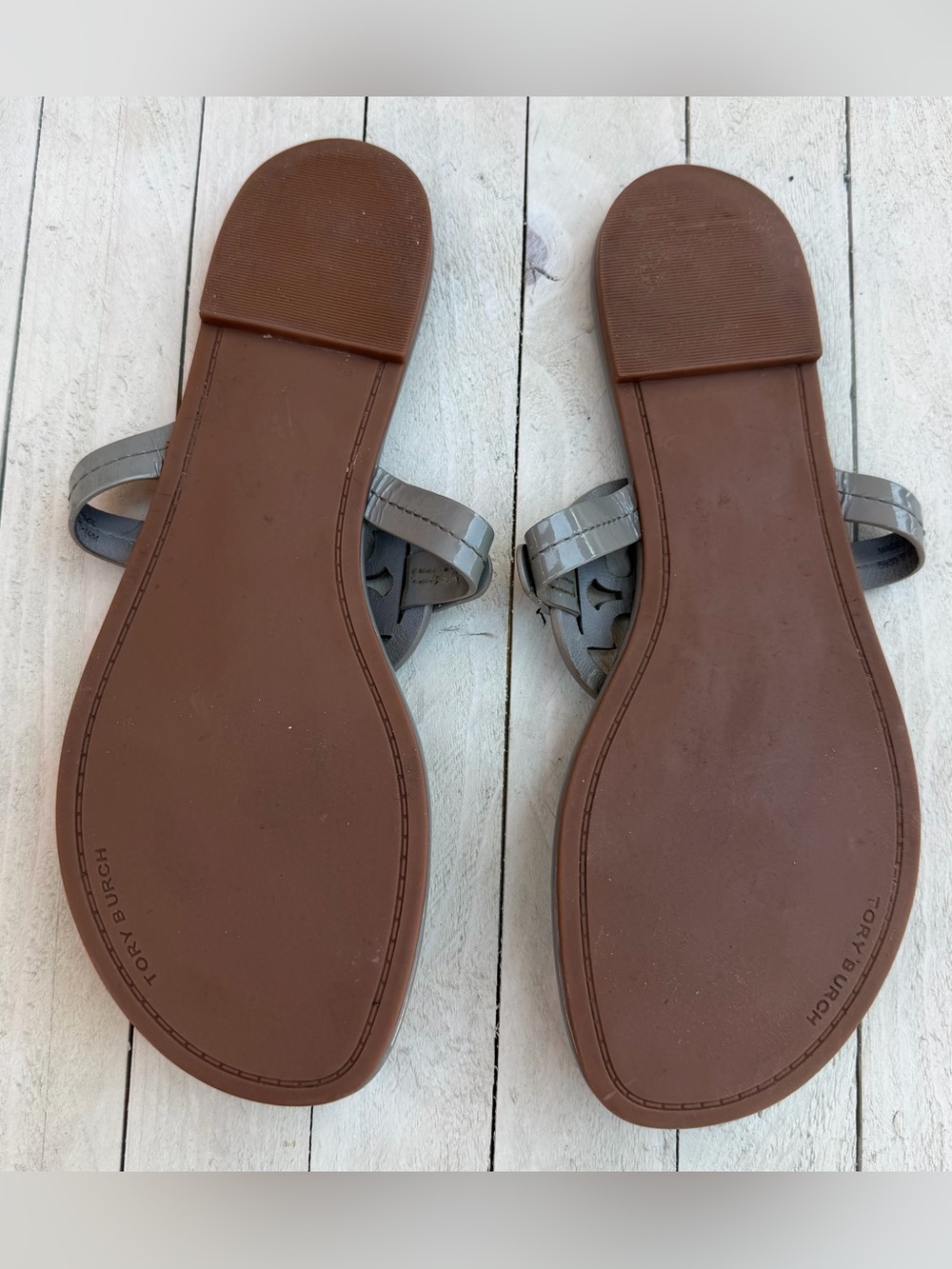 Tory Burch Glossy Gray Miller Logo Thong Sandals - Picture 7 of 11